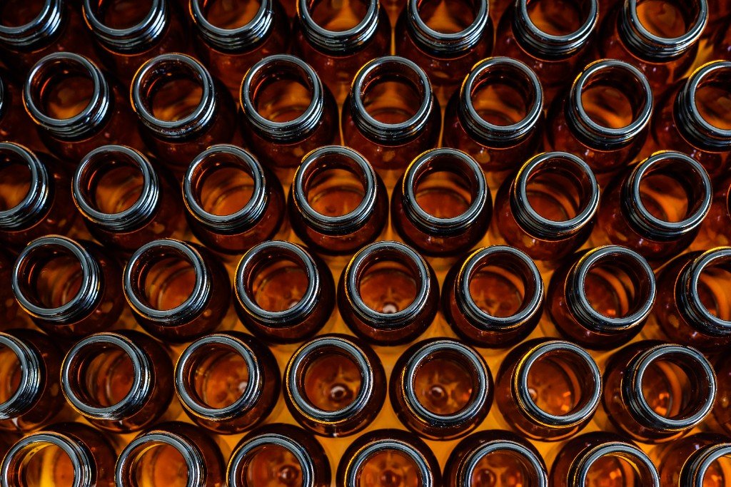 Rows of amber glass bottles ready for beverage logistics