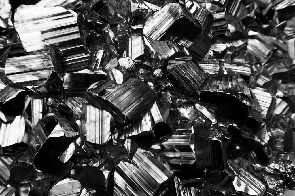 chrome ore crystals